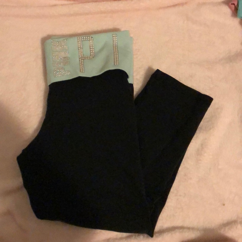 🍏 VS PINK Capri yoga legging